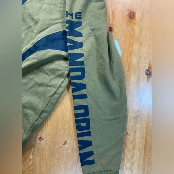 Star Wars - The Mandalorian - Medium Green Hoodie / Sweater - BNWT ✨ - Picture 13 of 15